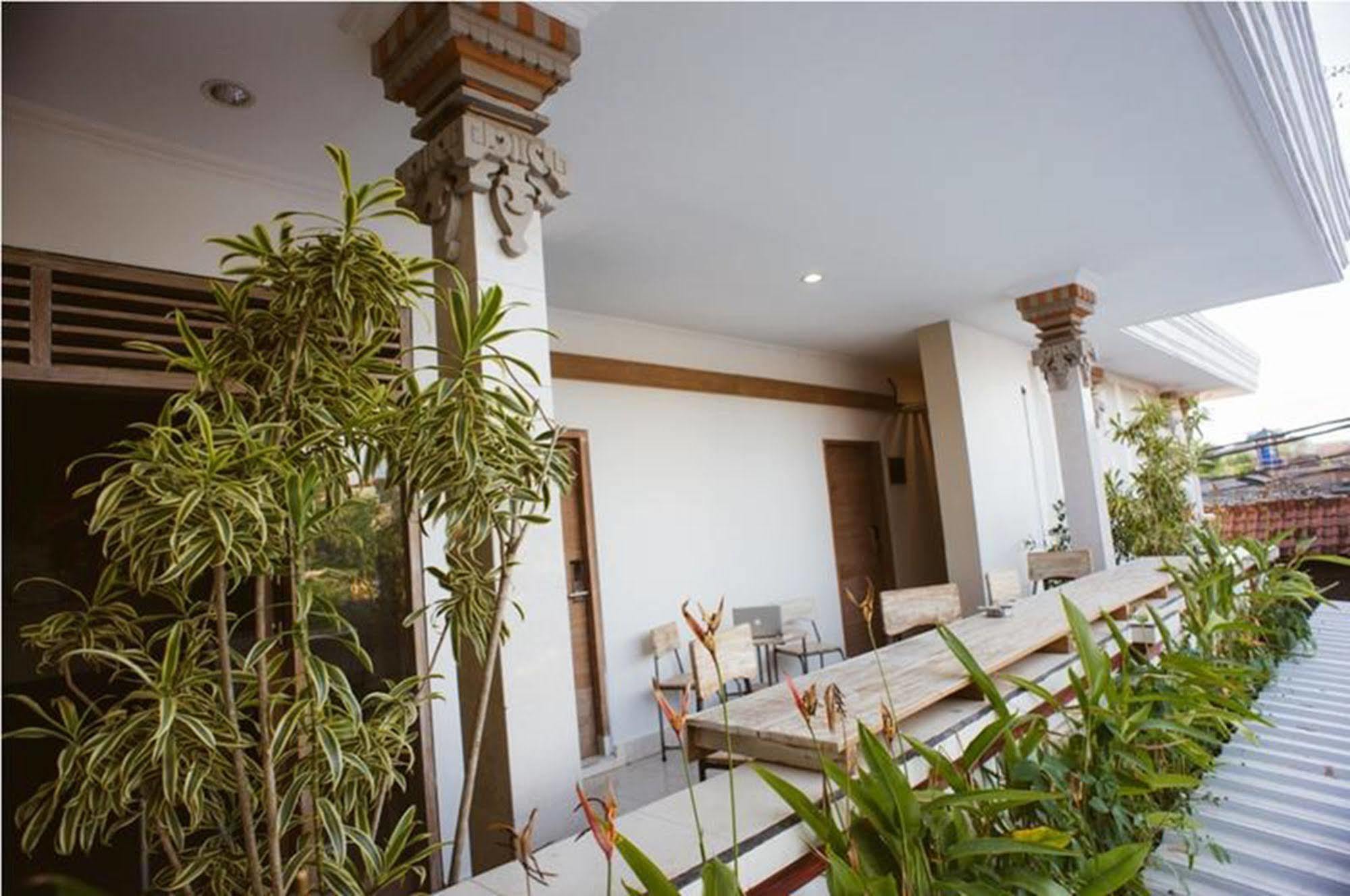 Bedplus Backpacker Kuta Legian  Ngoại thất bức ảnh